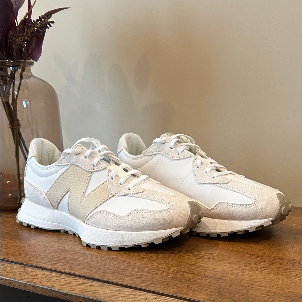 New Balance 327 Cream/Tan/White Size 9W/7.5M